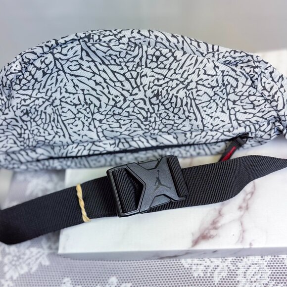 Jordan Air Jordan Crossbody Belt Bag NWT Unisex - Picture 11 of 16